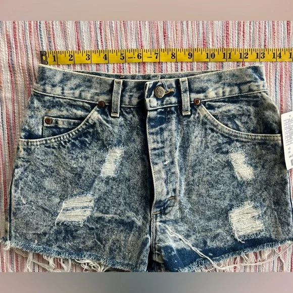 Vintage Lee Acid Wash Denim Cut Off Jean Shorts 26 100% cotton - Picture 6 of 9
